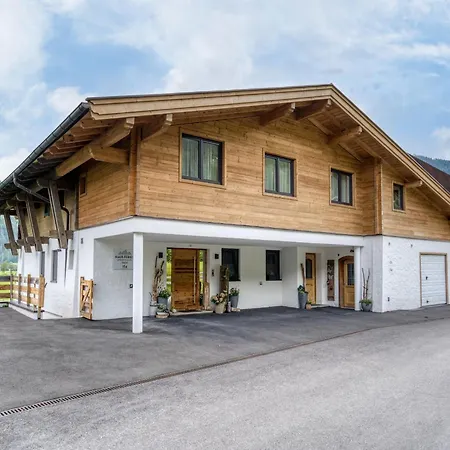 Lejlighed In Neukirchen With Mountain Views, Cleaning Included