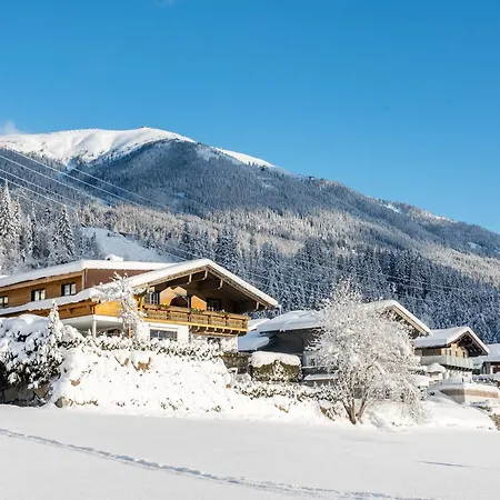In Neukirchen With Mountain Views, Cleaning Included Rosenthal